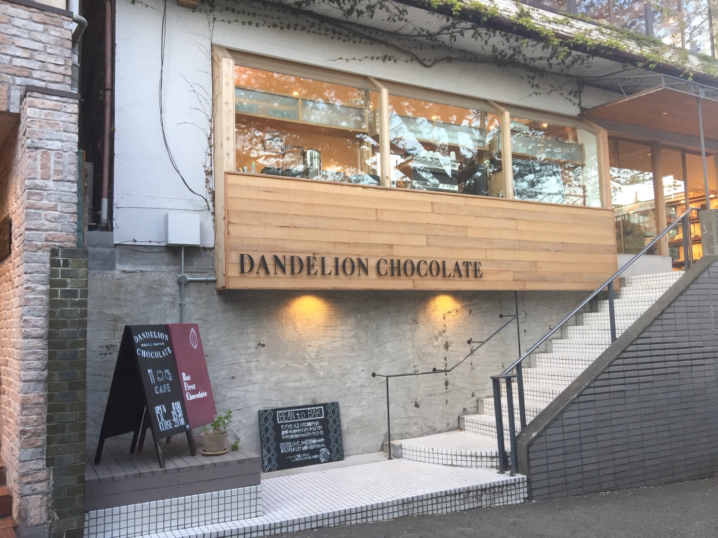 ダンデライオン・チョコレート 鎌倉店  イケメンスタッフと魅惑のチョコレートドリンク